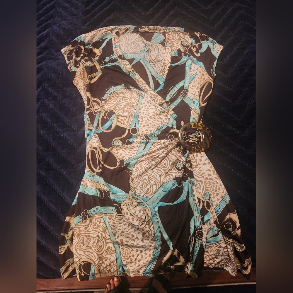 Elegant Women's  Top with Belt Print